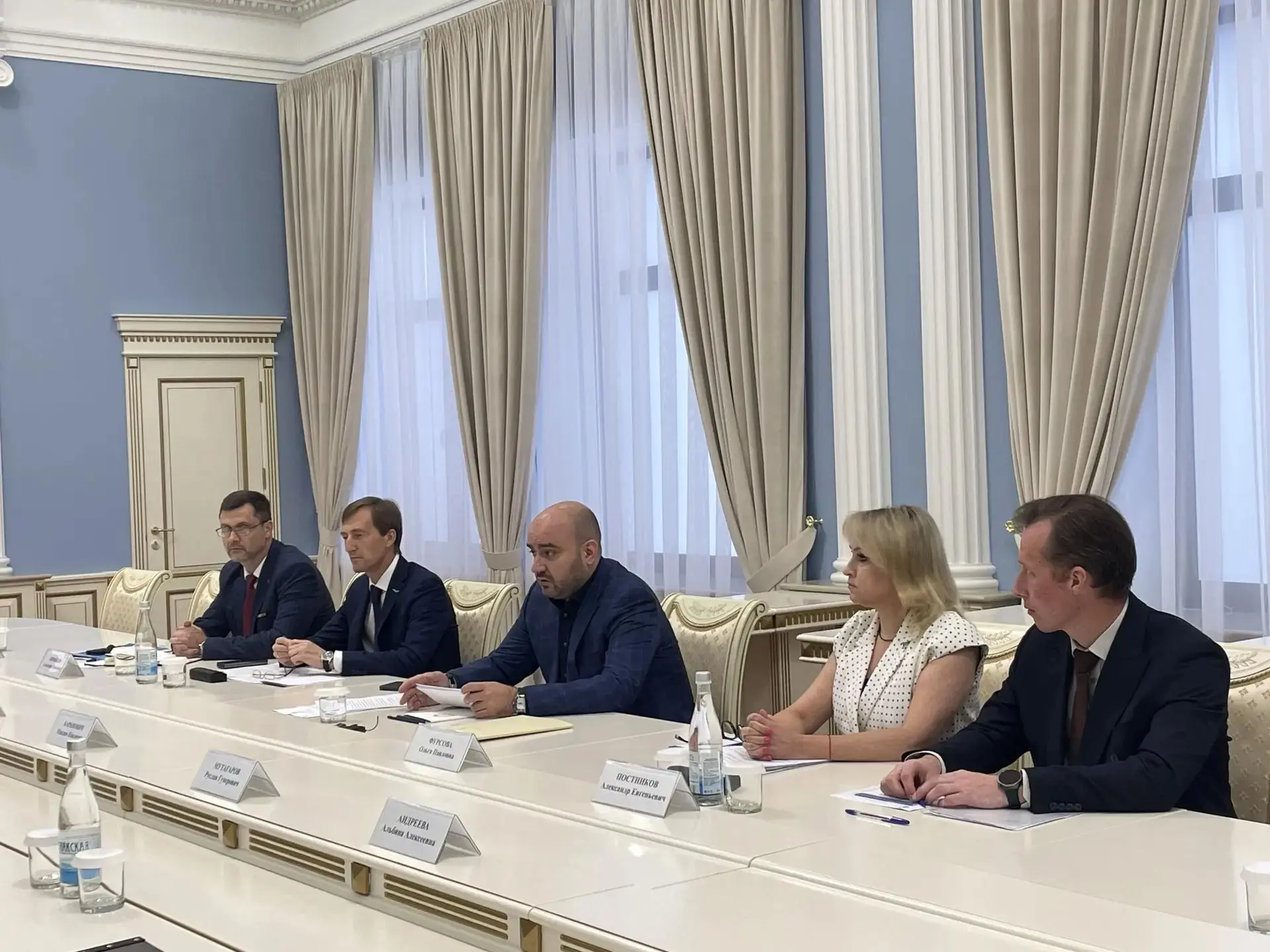 Губернатор поставил задачу расширять формат «равный-равному»: