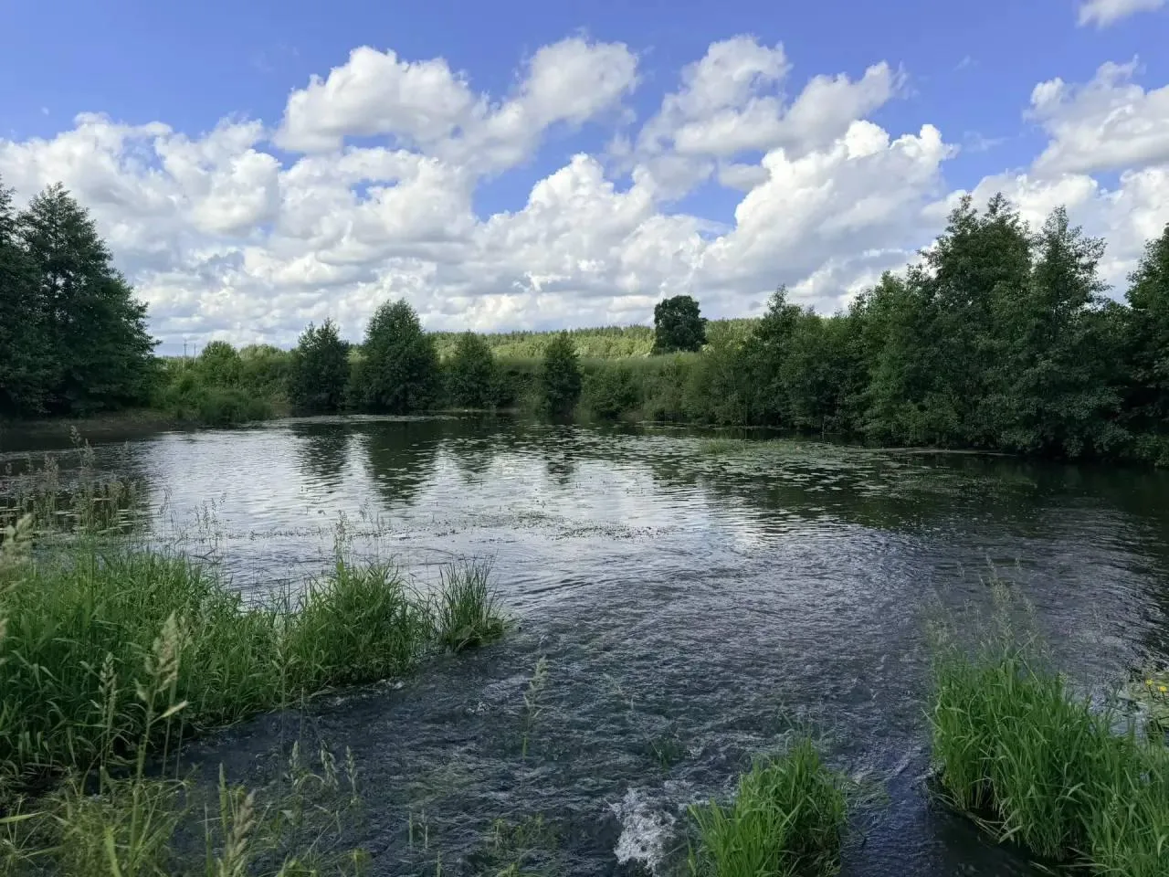 Красивый мини-водопад на реке Постолка