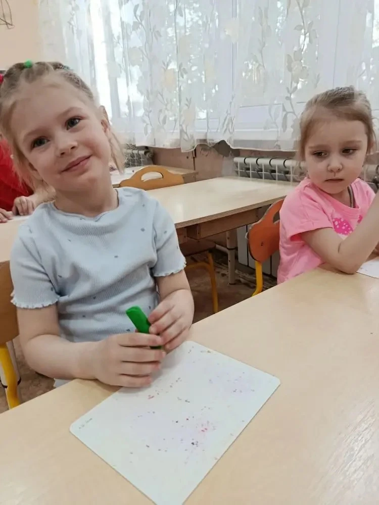 Дошкольное отделение «Зёрнышко»: лепка “Птицы на кормушке” Что творится у кормушки, И кого тут тольк