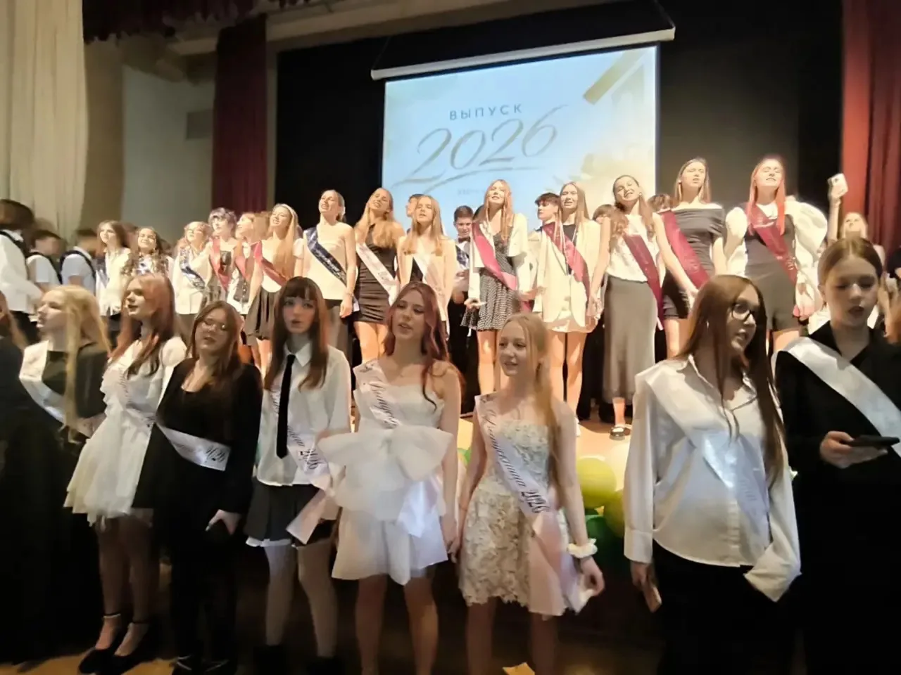 ПОСЛЕДНИЙ ЗВОНОК — ЗВЁЗДНЫЙ ЧАС НАШИХ ДЕВЯТИКЛАССНИКОВ! 🎓✨  Сегодня на Большой Набережной, 23 мы вст