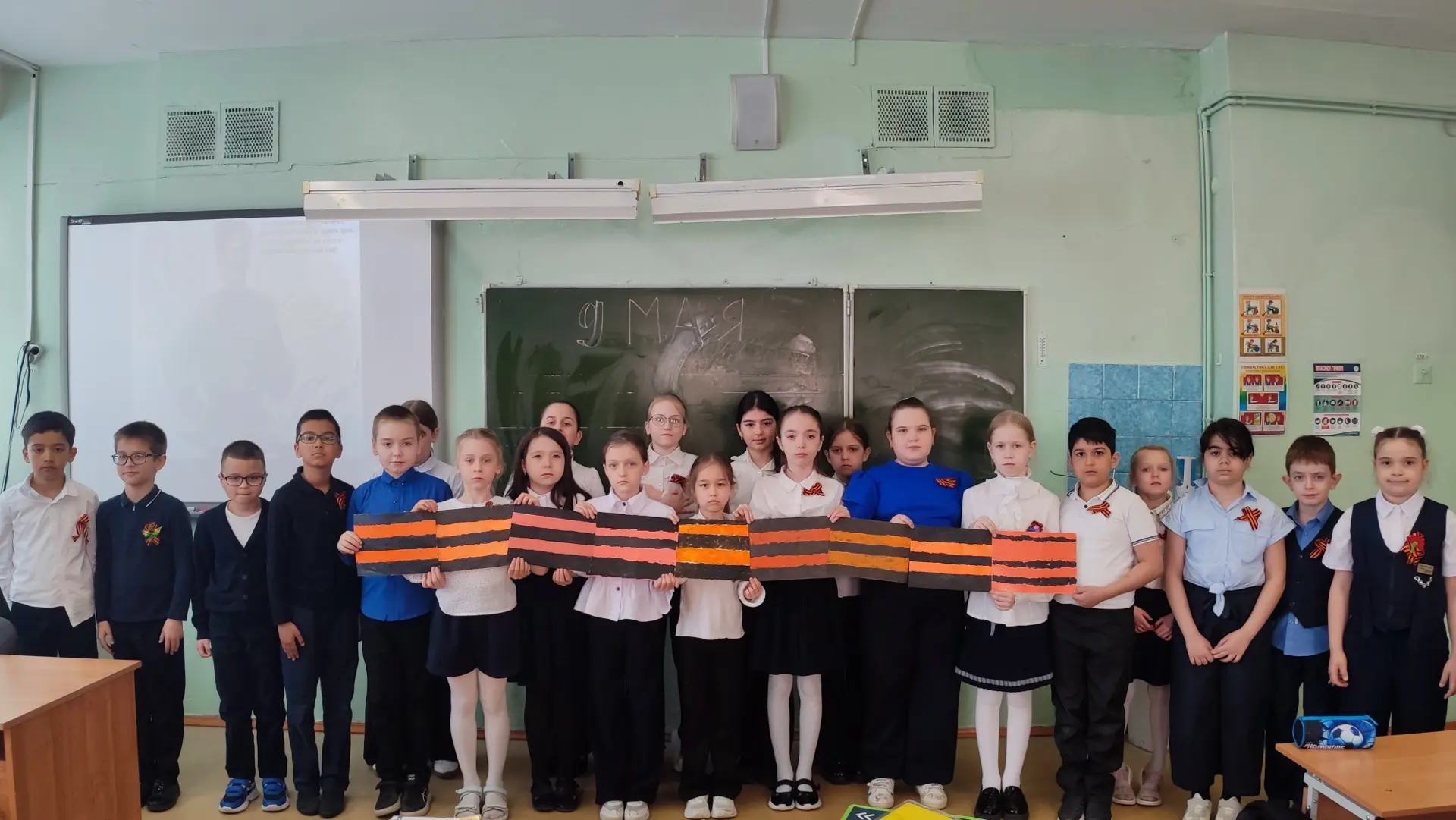 Мероприятия ко Дню Победы прошли во 2 А классе Классный час «Этих дней не смолкнет слава», сопровожд