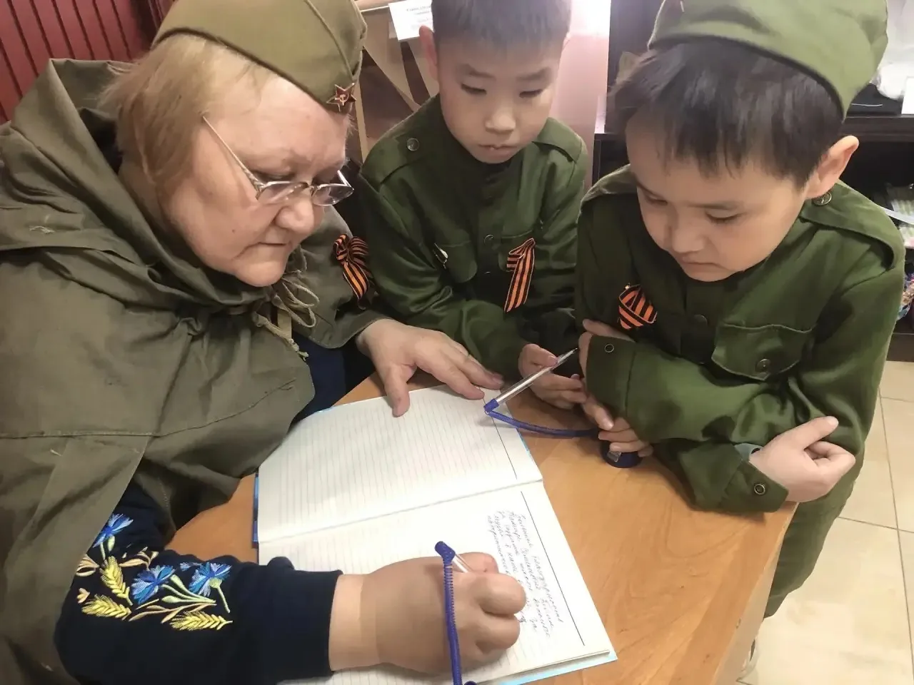 В ПРЕДДВЕРИИ ПРАЗДНИКА ЮНЫЕ ГОСТИ.  Когда мне позвонила незнакомая женщина и представилась учителем 