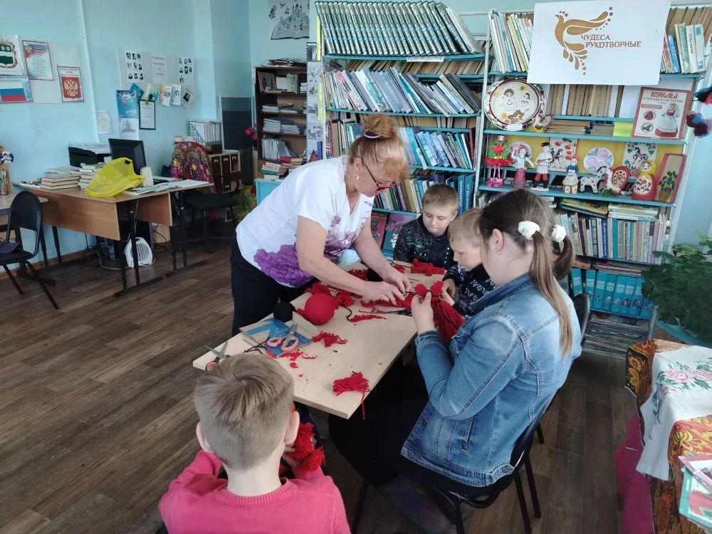 В нашем пришкольном лагере дни наполнены самыми разнообразными приключениями. Сегодня ребята отправи