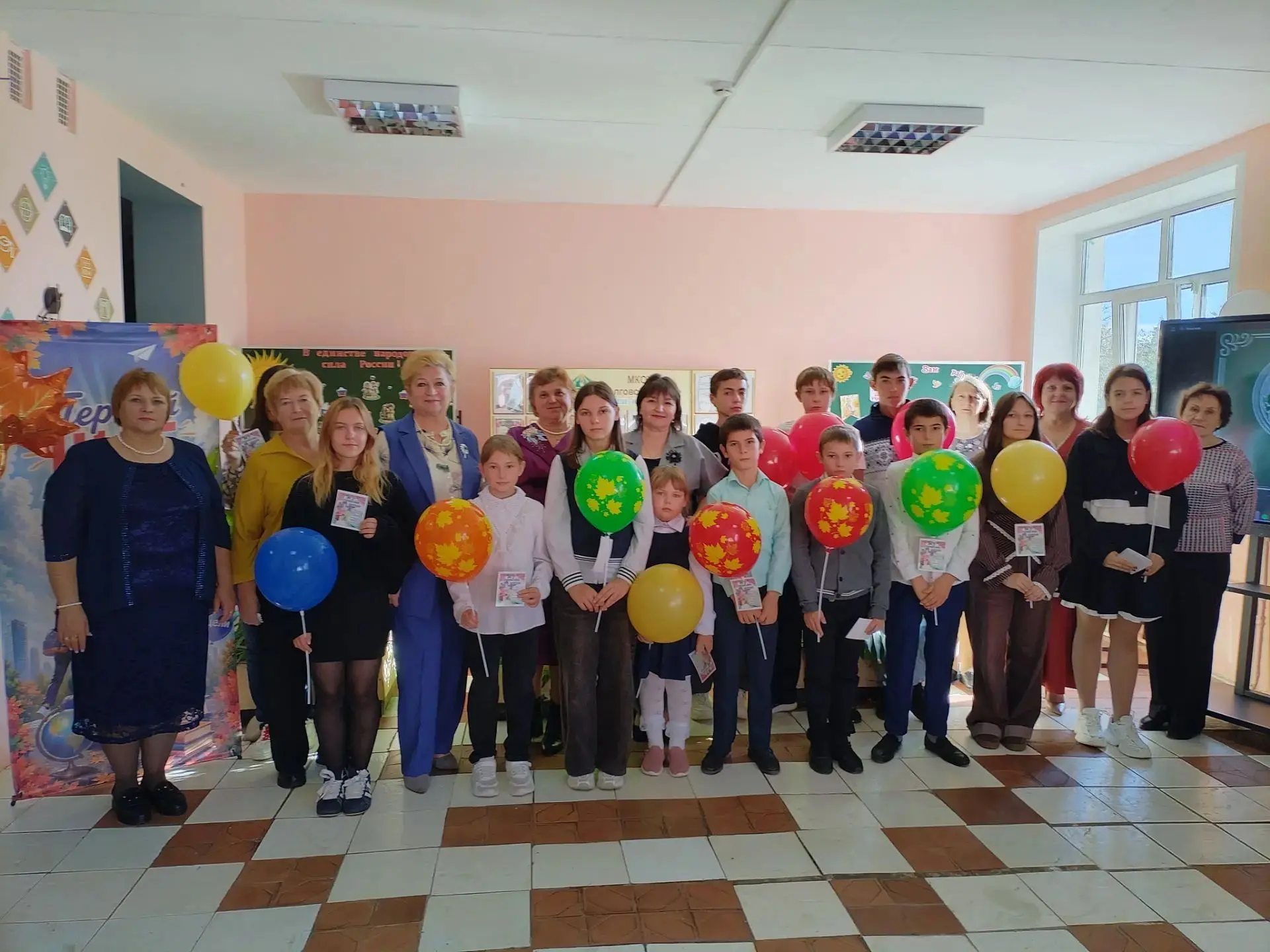 Наверняка каждый ребёнок хотя бы один раз в жизни мечтает оказаться на месте учителя 🤔
