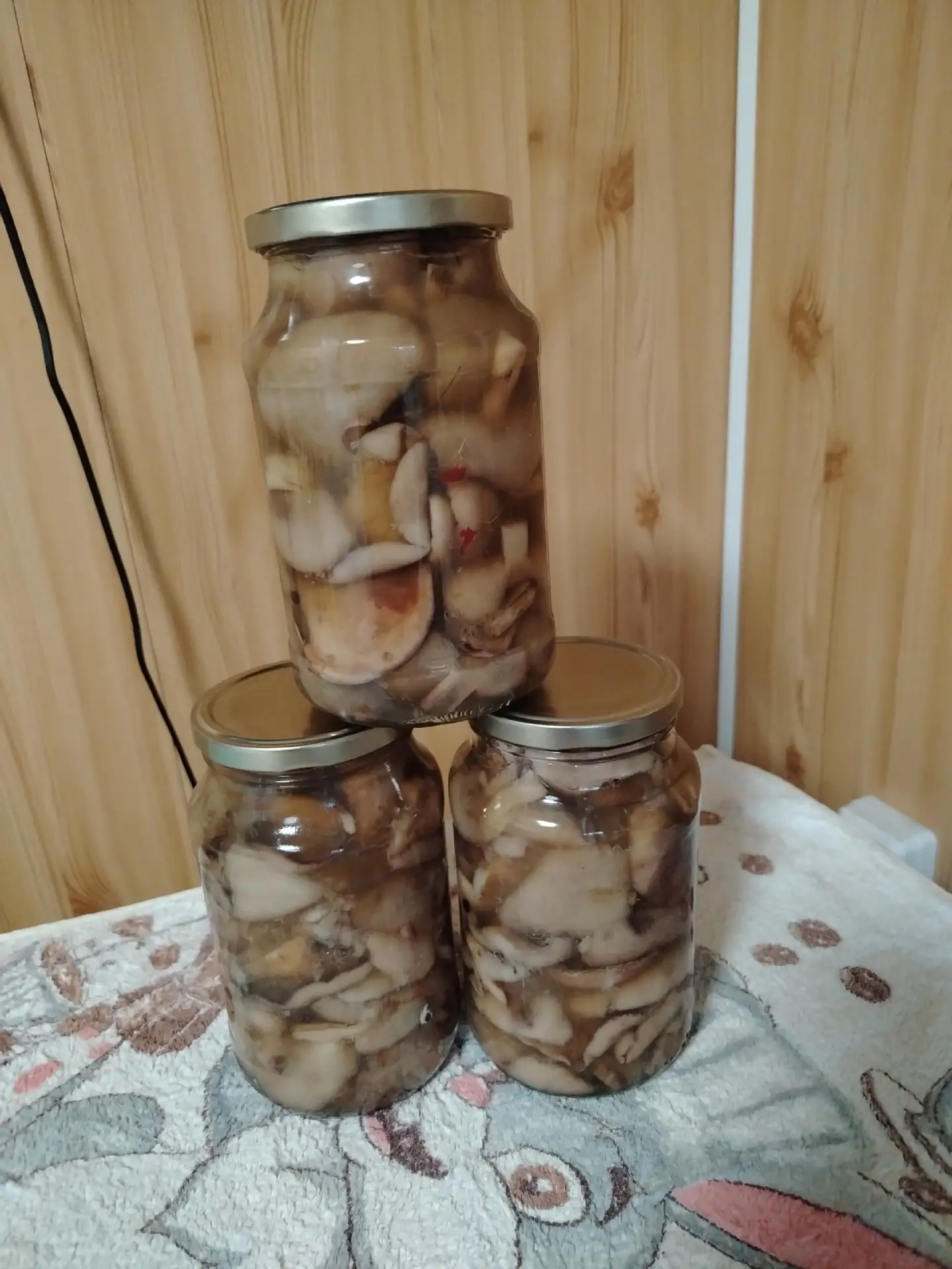 Продам грибы маринованные: маслята 1л 600 руб. тел  89228974844