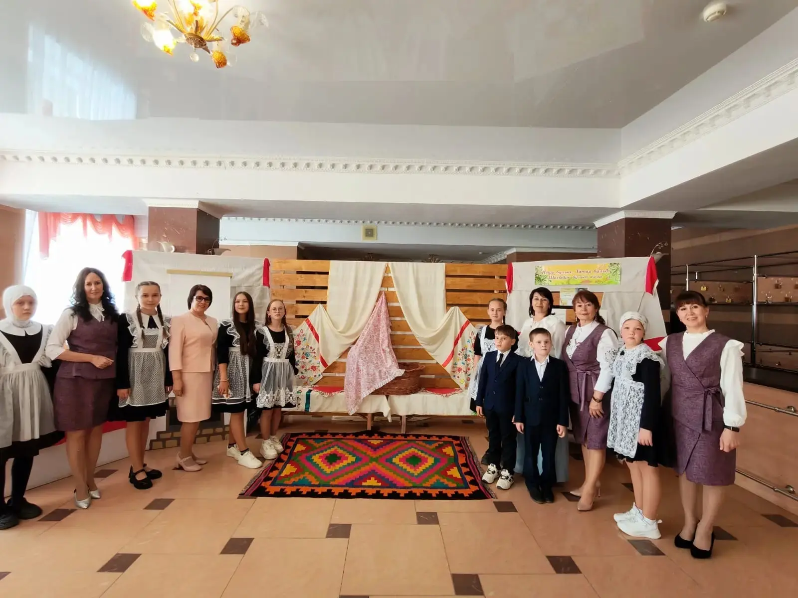 Бүген мәктәбебез укучылары Актанышның туган як музеенда булдылар. Экскурсия барышында б...