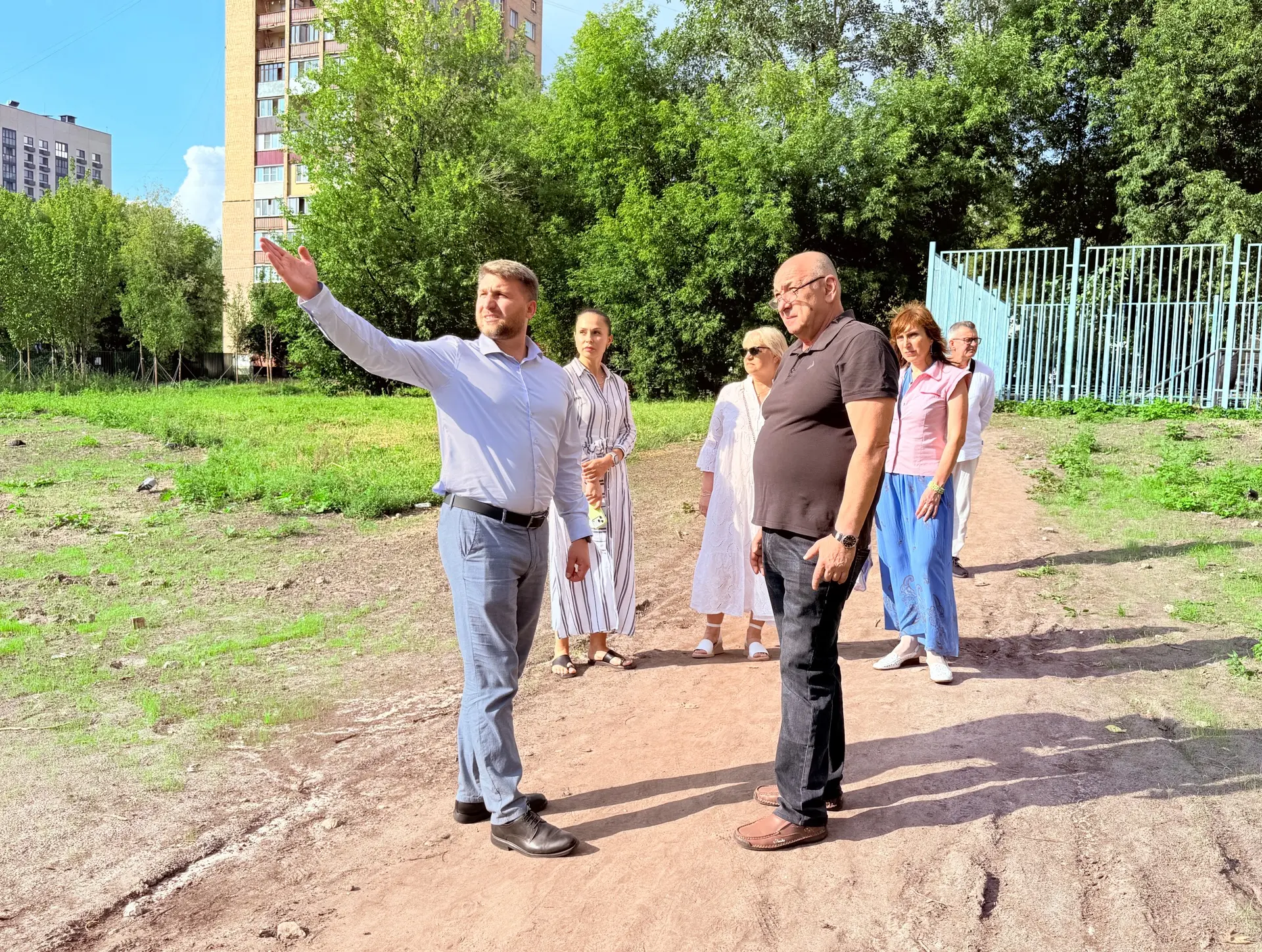 Жители Нижегородского района предложили обустроить «народную тропу»

На одной из встреч жители расск