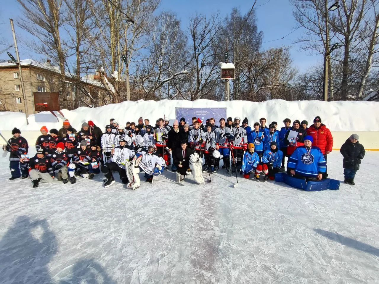 🗓️28 Февраля, на хоккейной коробке «Метеор» в Перми состоялся подростковый турнир, посвящённый памят