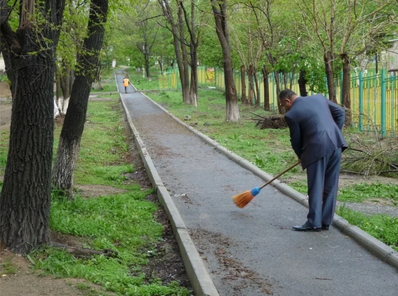 Нижегородец отправился мести улицы за 66 тысяч рублей штрафов ГИБДД