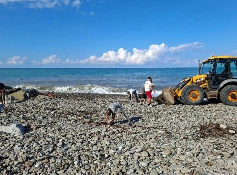 На пляжах Сочи завершается ликвидация последствий шторма

🌊 В Сочи накануне в соответствии со шторм