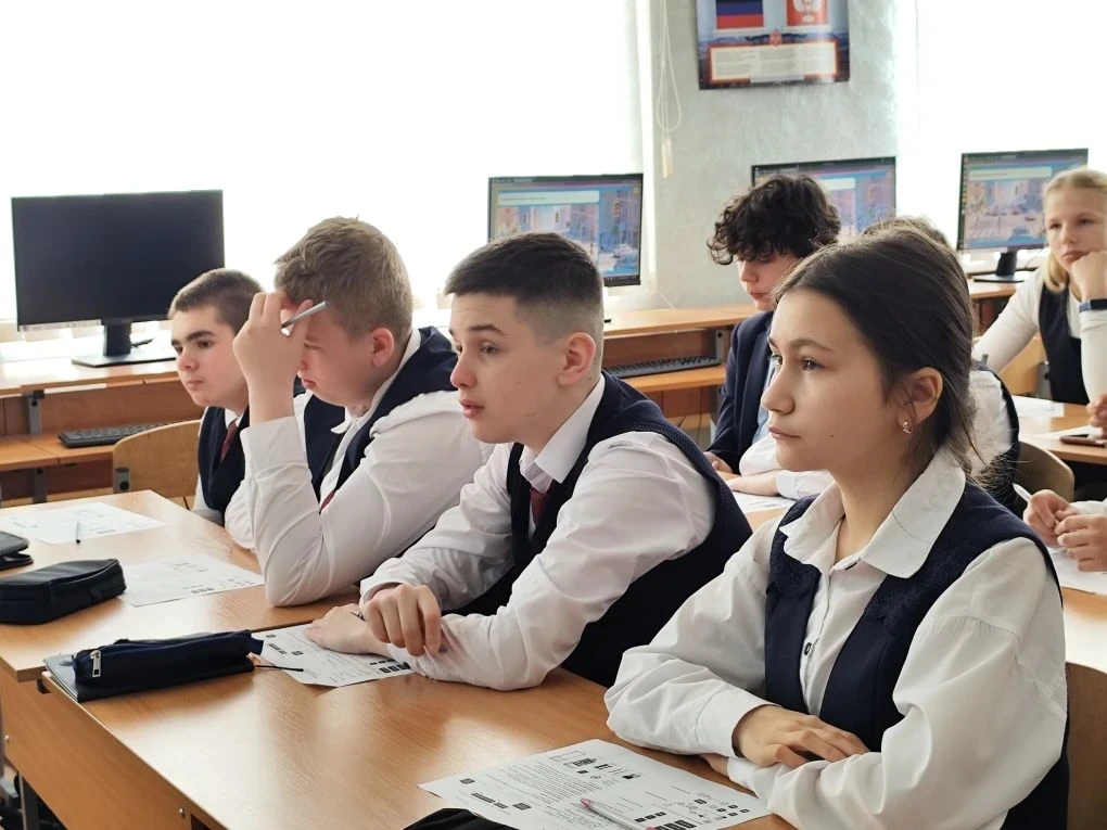 🔔В ГБОУ "СШ № 22 Г.О. МАКЕЕВКА" состоялся урок в рамках федерального проекта "Урок цифры".  💥Корпора