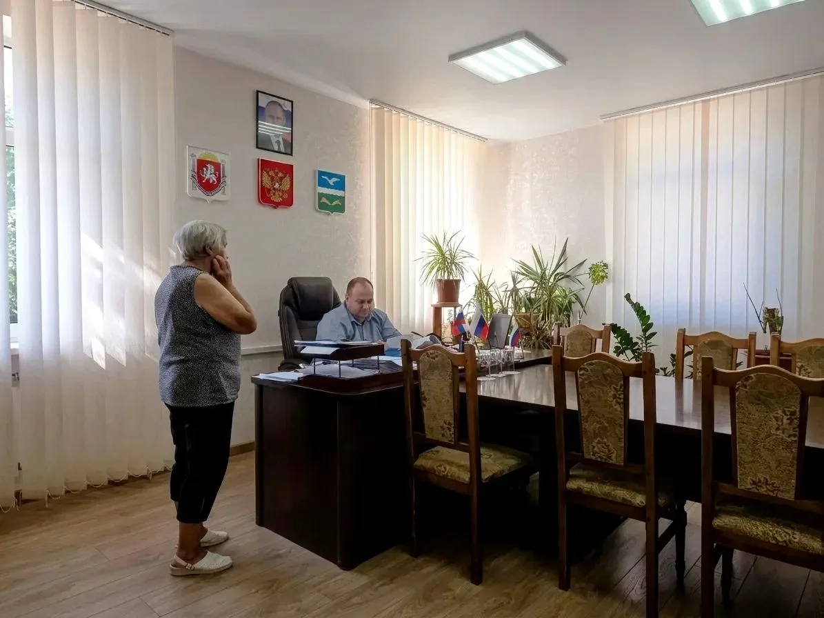 ⁠Глава администрации Первомайского района Александр Соколовский провёл приём граждан. В...