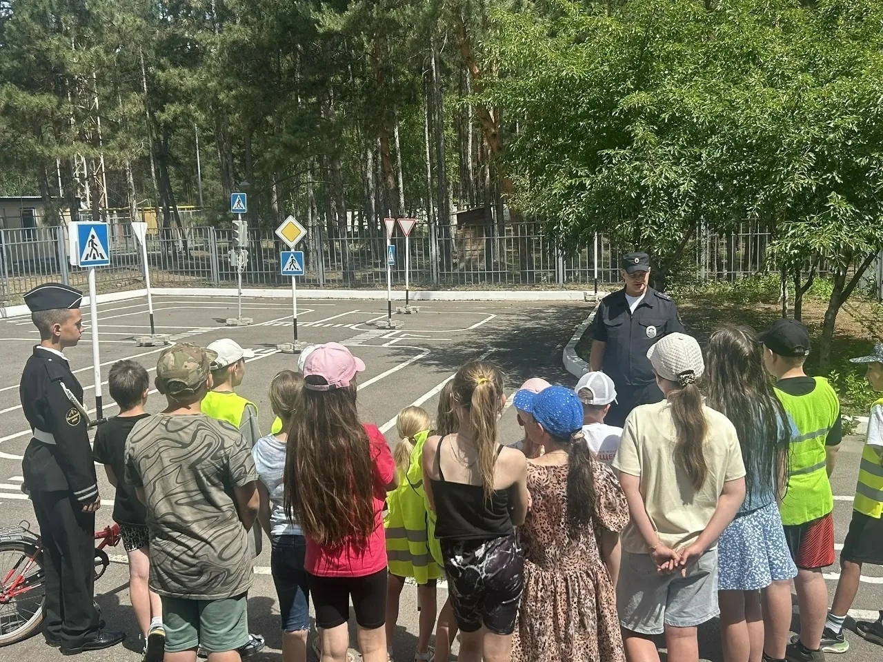 🚦🏃‍♂️В Вешенской школе  прошёл урок дорожной грамоты
Для воспитанников пришкольного лагеря «Дончат