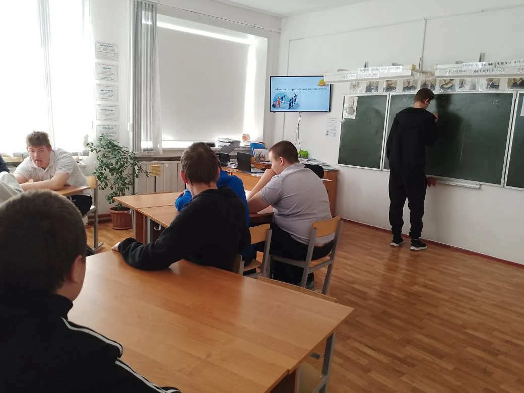 Безопасность прежде всего! 🛡️  Накануне каникул в Полозаозерской школе прошёл цикл мероприятий, напр