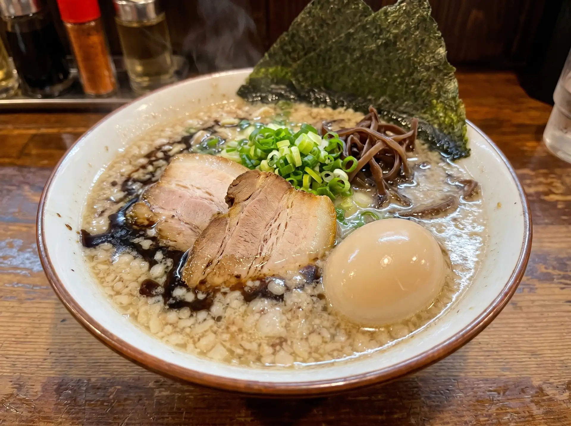 🍜 Японский рамен Тонкоцу 🇯🇵  

Мутный, наваристый бульон, как в лучших токийских рамен-барах! 🐷
