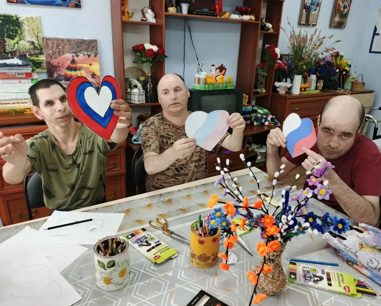 ❤️ Сердце России в каждом из нас

В честь Дня России в отделении прошло творческое занятие, посвящён