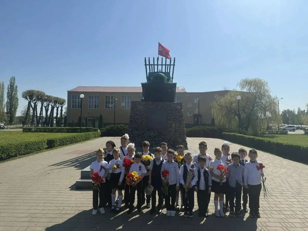 ✨«Нам доверена память»: в 1 «Б» классе МБОУ СОШ №4 г. Грязи /кл. рук. Шкатова Н.С./ 8 мая 2026г прош