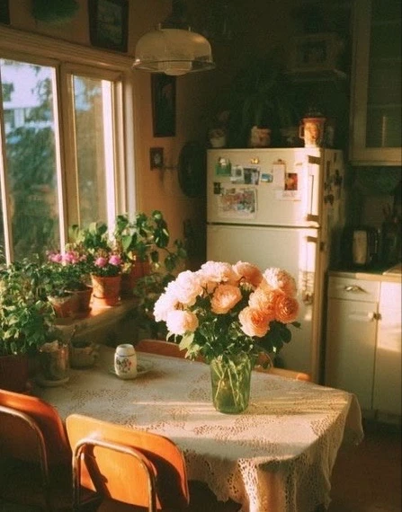 🏡House  or Home? 

мы приходим домой,
но не возвращаемся домой.

Мы продолжаем 
отвечать на сообщен