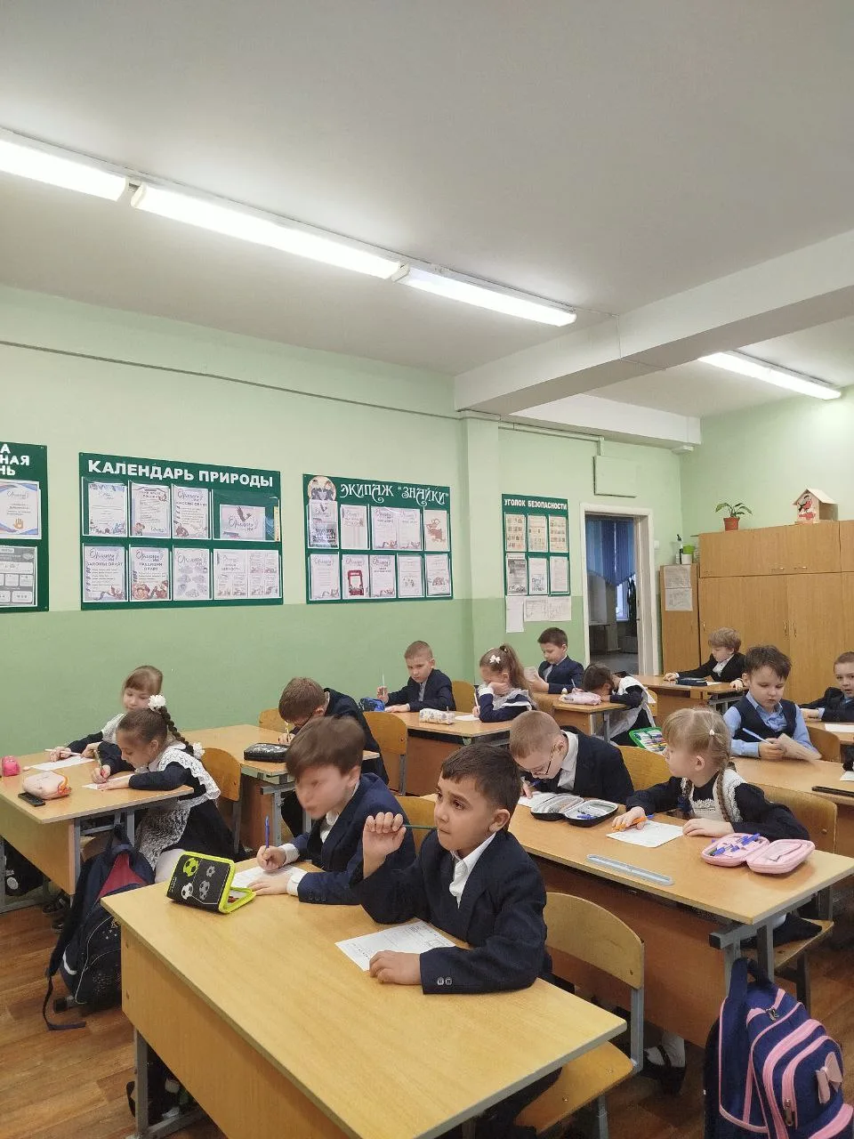 🛡️ Цифровой щит: учимся безопасности в сети  Неделя в гимназии началась с традиционной еженедельной 