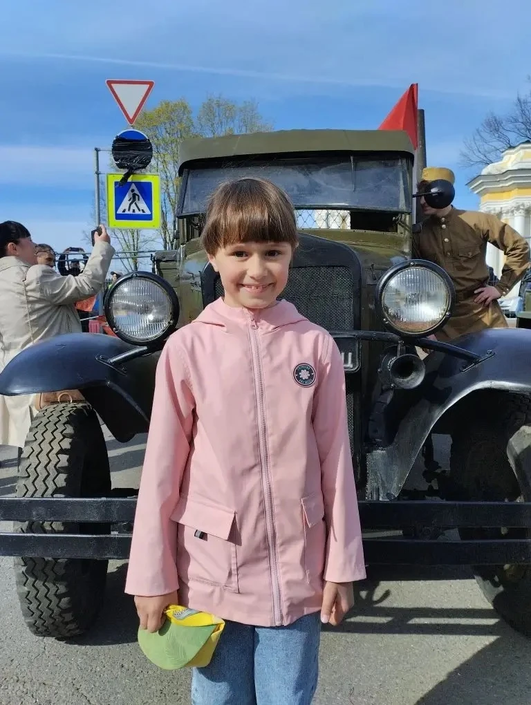 Дорогие друзья!  Поздравляем всех еще раз с праздником Великой Победы!  Этот фотоальбом наших ученик