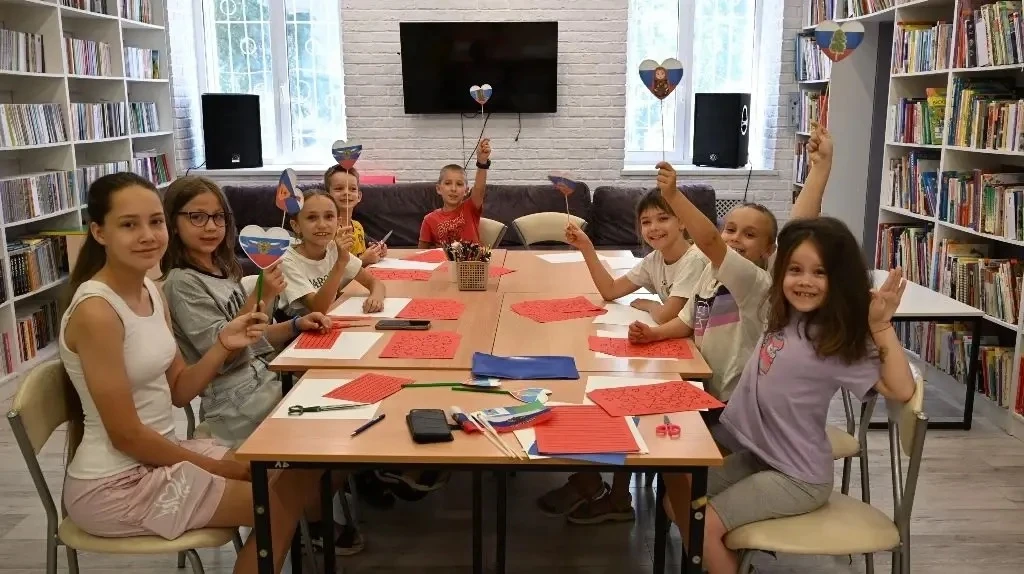 🇷🇺 БЕЛЫЙ, СИНИЙ, КРАСНЫЙ — ТРИ ЦВЕТА РОДИНЫ! 🇷🇺