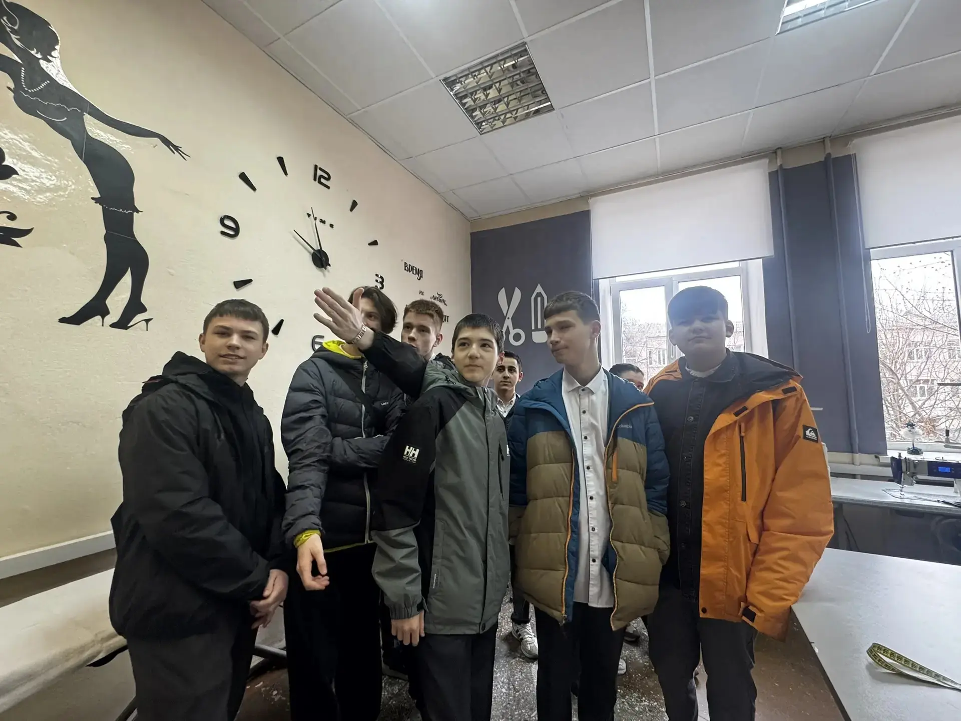 В МИР ПРОФЕССИЙ С ПЕРВЫХ ШАГОВ   В наше время выбор будущей профессии — один из самых ответственных 