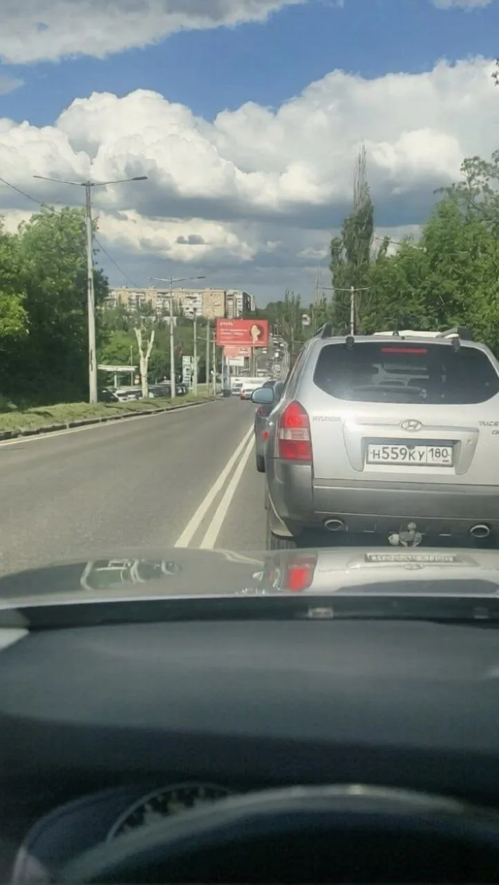 Из-за ДТП под мостом на Макшоссе растянулся огромная пробка до "Галактики"…