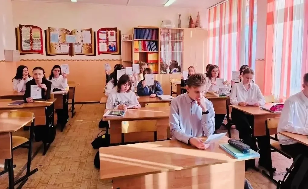 Образовательные интенсивы «Про100успех» 💯   👩‍🏫 Готовитесь покорять вершины ЕГЭ? Тогда вам сюда!   О