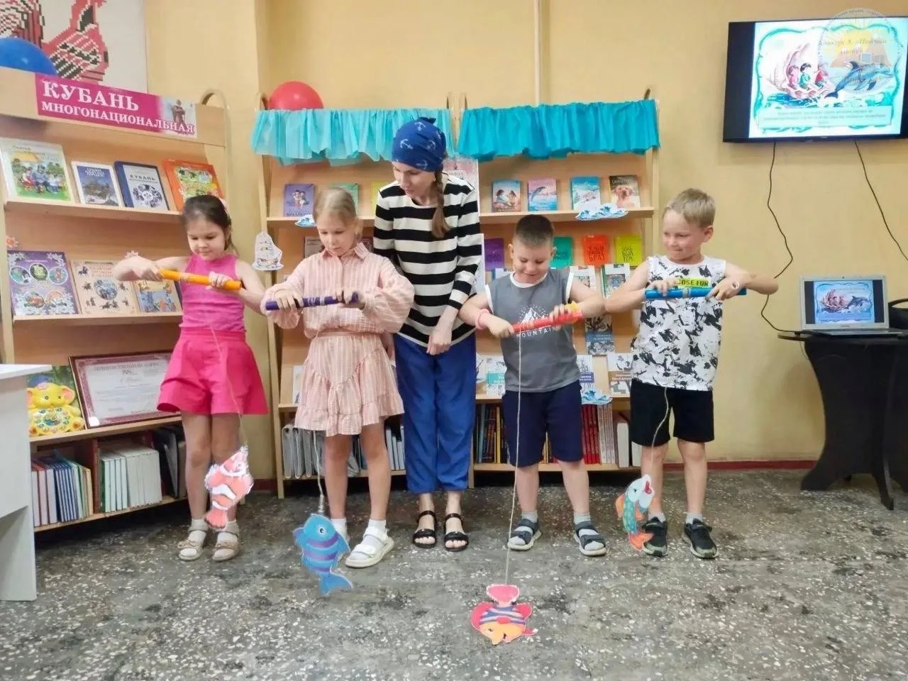 ☀️Сегодня наши ребята отправились в морское приключение! 🌊

📚Вместе с библиотекой А. П. Гайдара пр