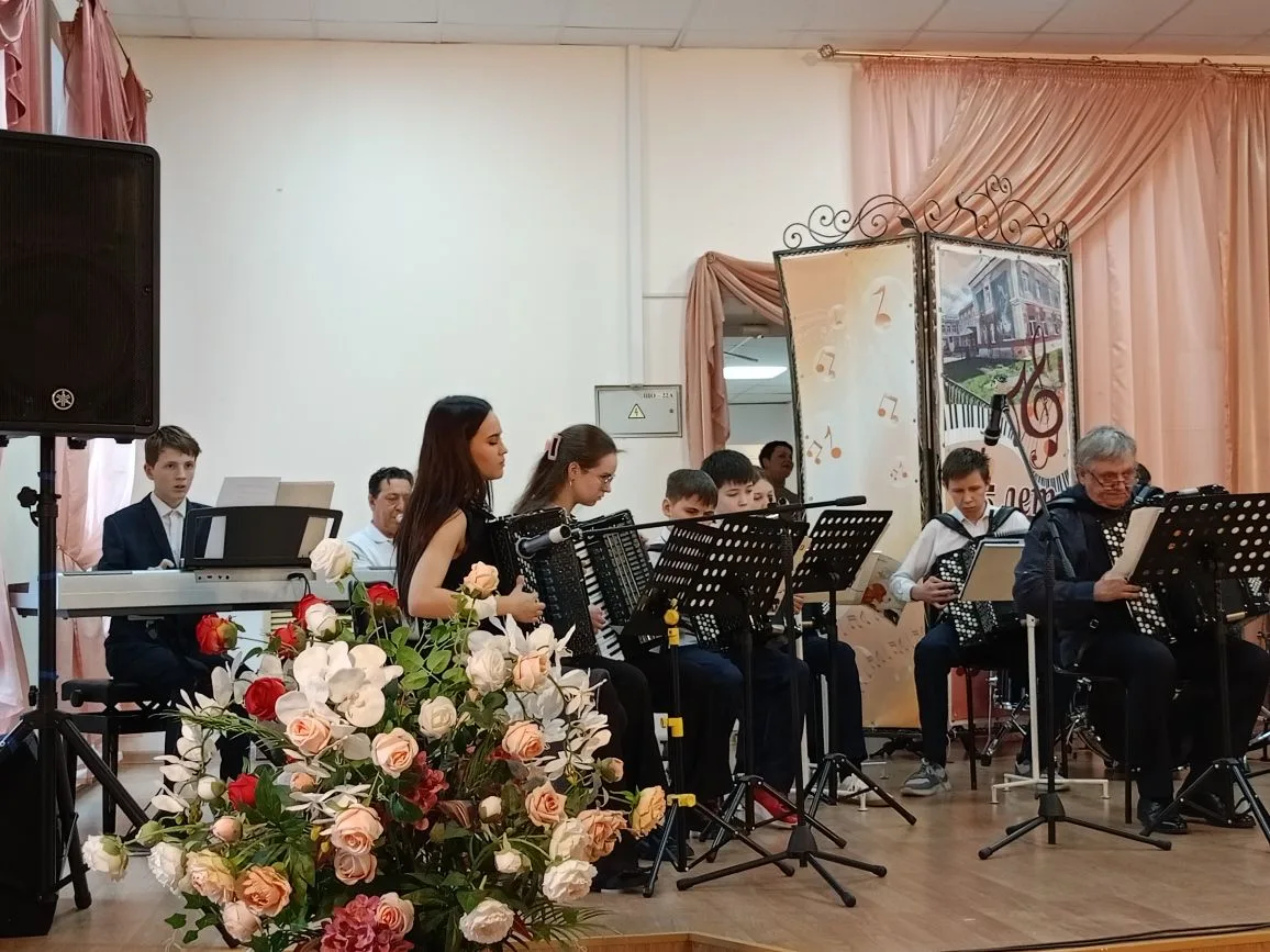 Поздравляем отдел народных инструментов с проведением яркого отчетного концерта. Браво! https://vk.r