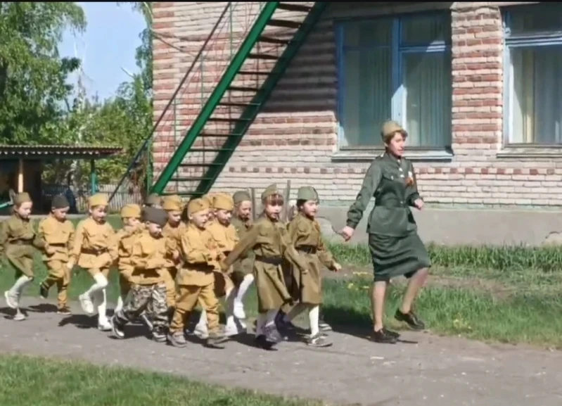В предверии празднования 81-й годовщины Дня Победы ребята нашего детского сада приняли ...