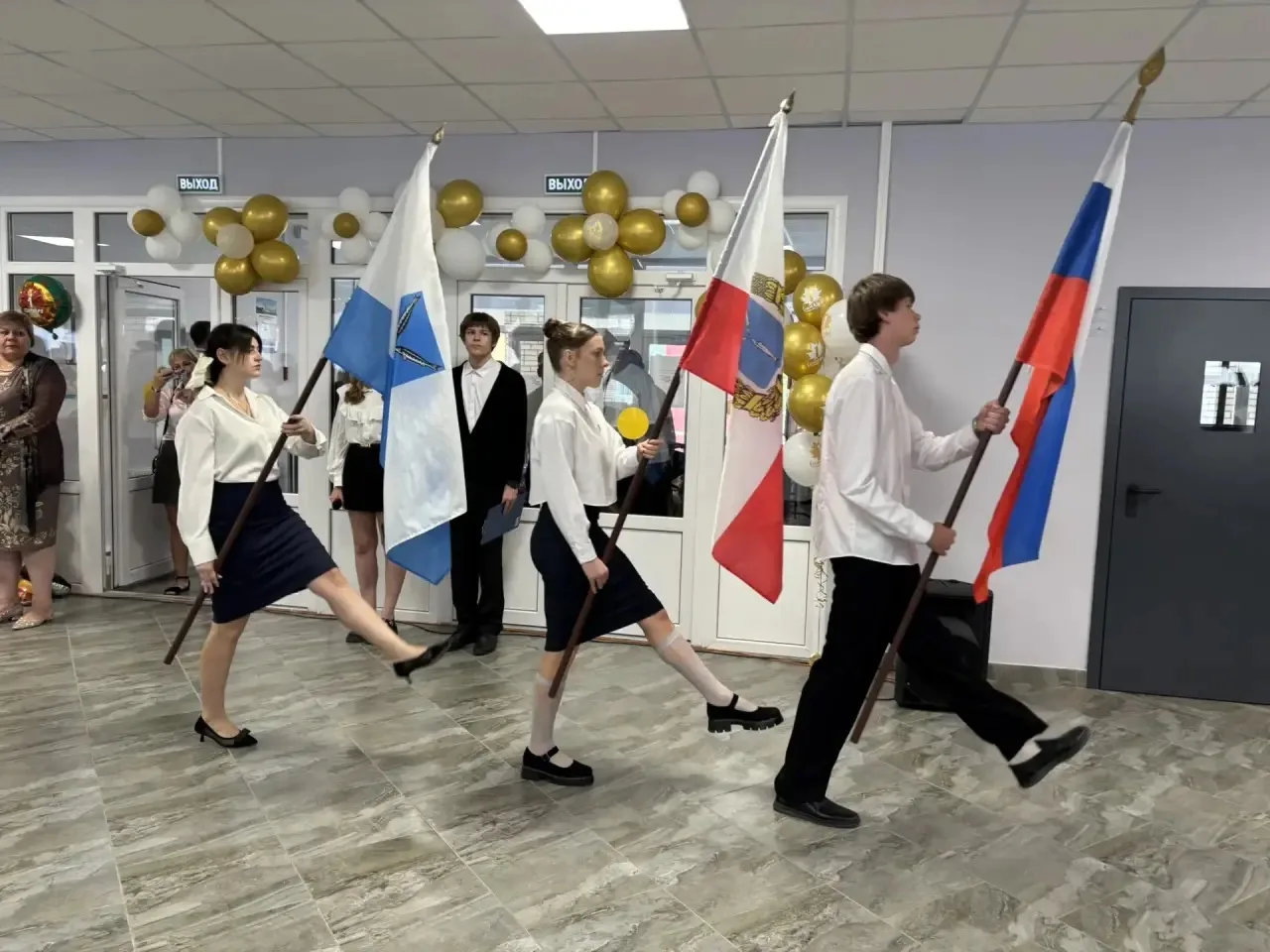 Сегодня в школе прошла торжественная линейка, посвященная Дню знаний. Мы поздравляем вс...