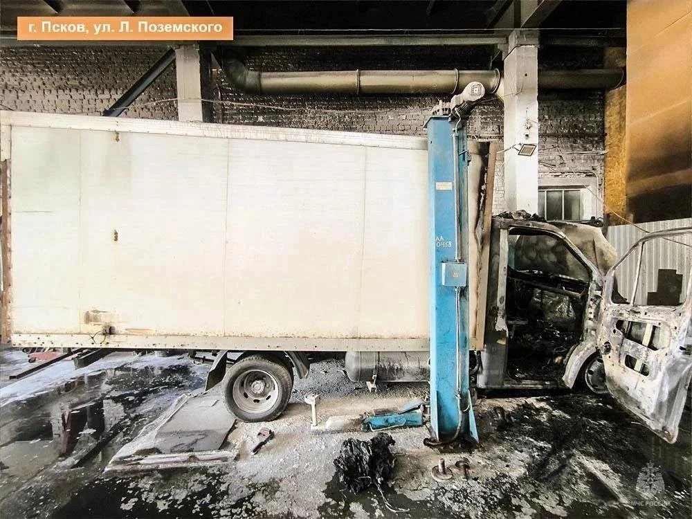 В псковском автосервисе произошел пожар 
 
Вчера в 08:44 поступило сообщение о возгорании в здании а