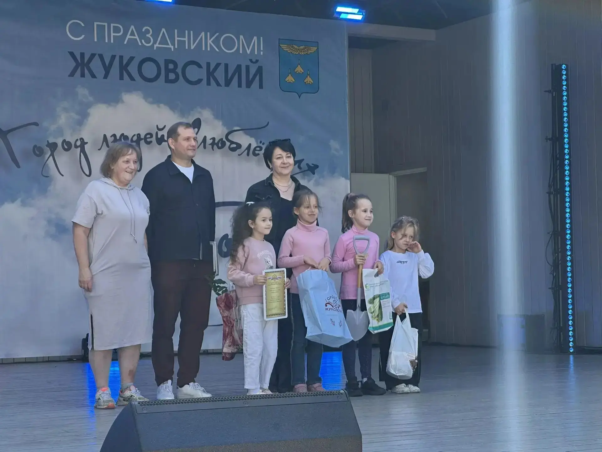 Этим летом  воспитанники дошкольного отделения МБОУ школа № 3 с УИАЯ совмество с команд...