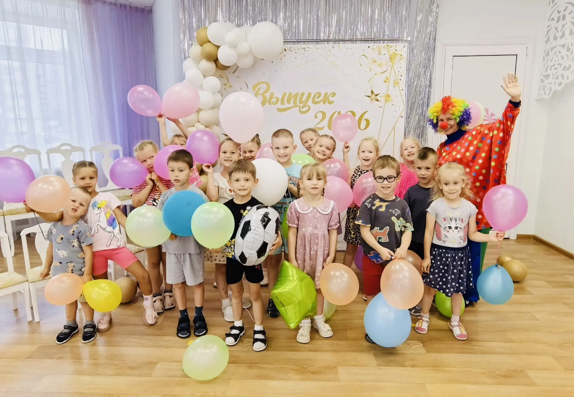 День воздушного шарика прошел сегодня в нашем детском саду!
🎈Нашей целью было создание атмосферы хо