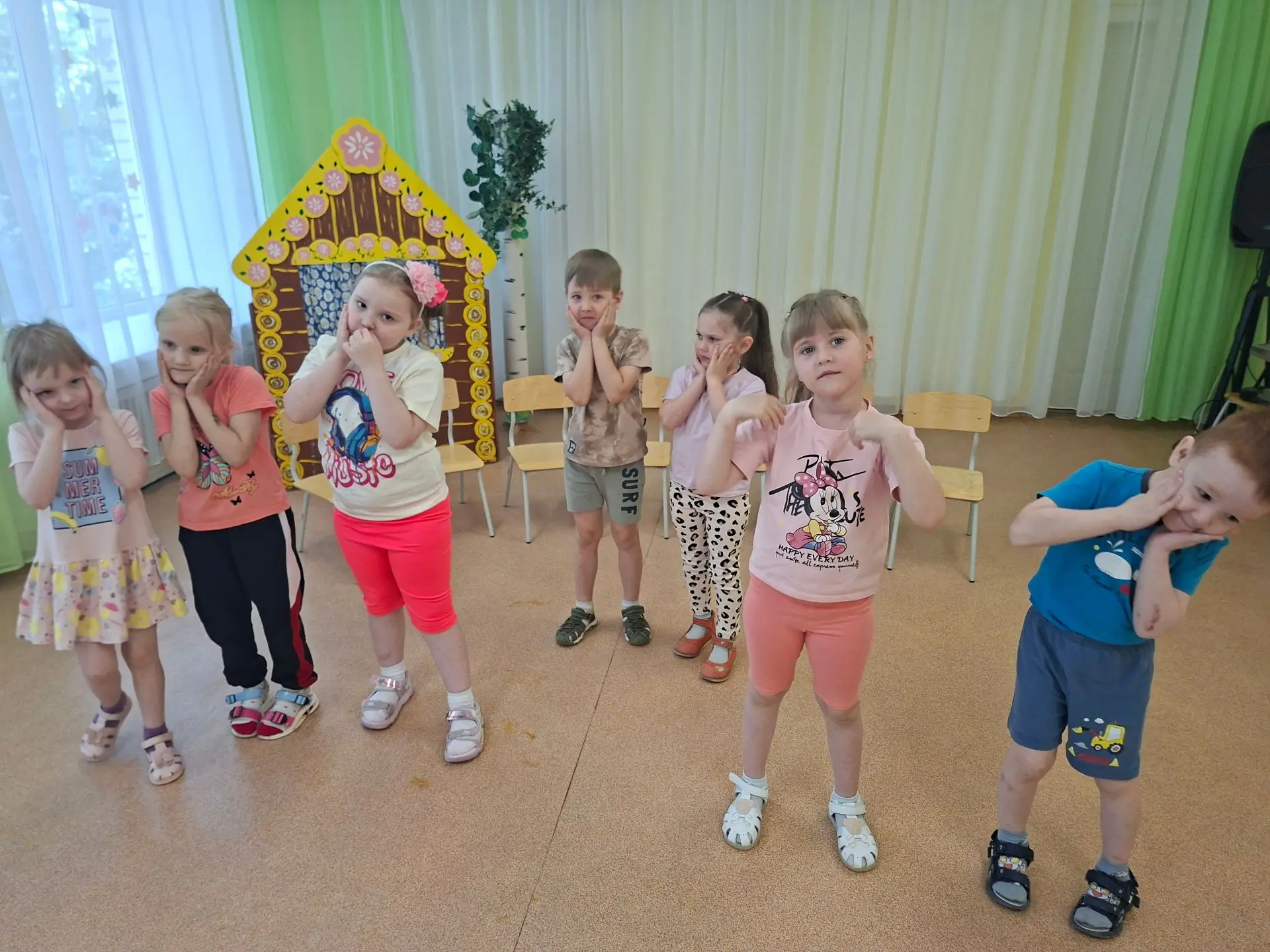 В группах «Капельки» и «Лунтики» (ул.Горняков 31) продолжается реализация проекта «Клас...
