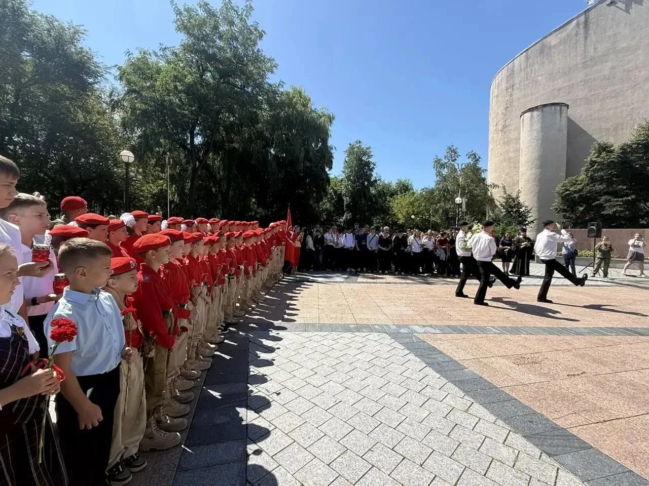🕊 Возложение цветов к памятнику приморцам, погибшим в локальных войнах и военных конфл...