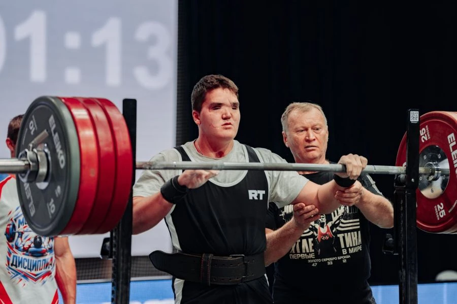🏋️‍♂️ Алтайские парапауэрлифтеры завоевали золото и серебро чемпионата России