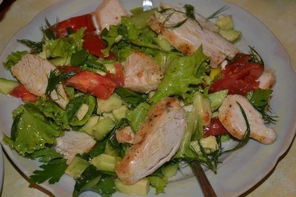 ЛЕГКИЙ САЛАТ С КУРИЦЕЙ