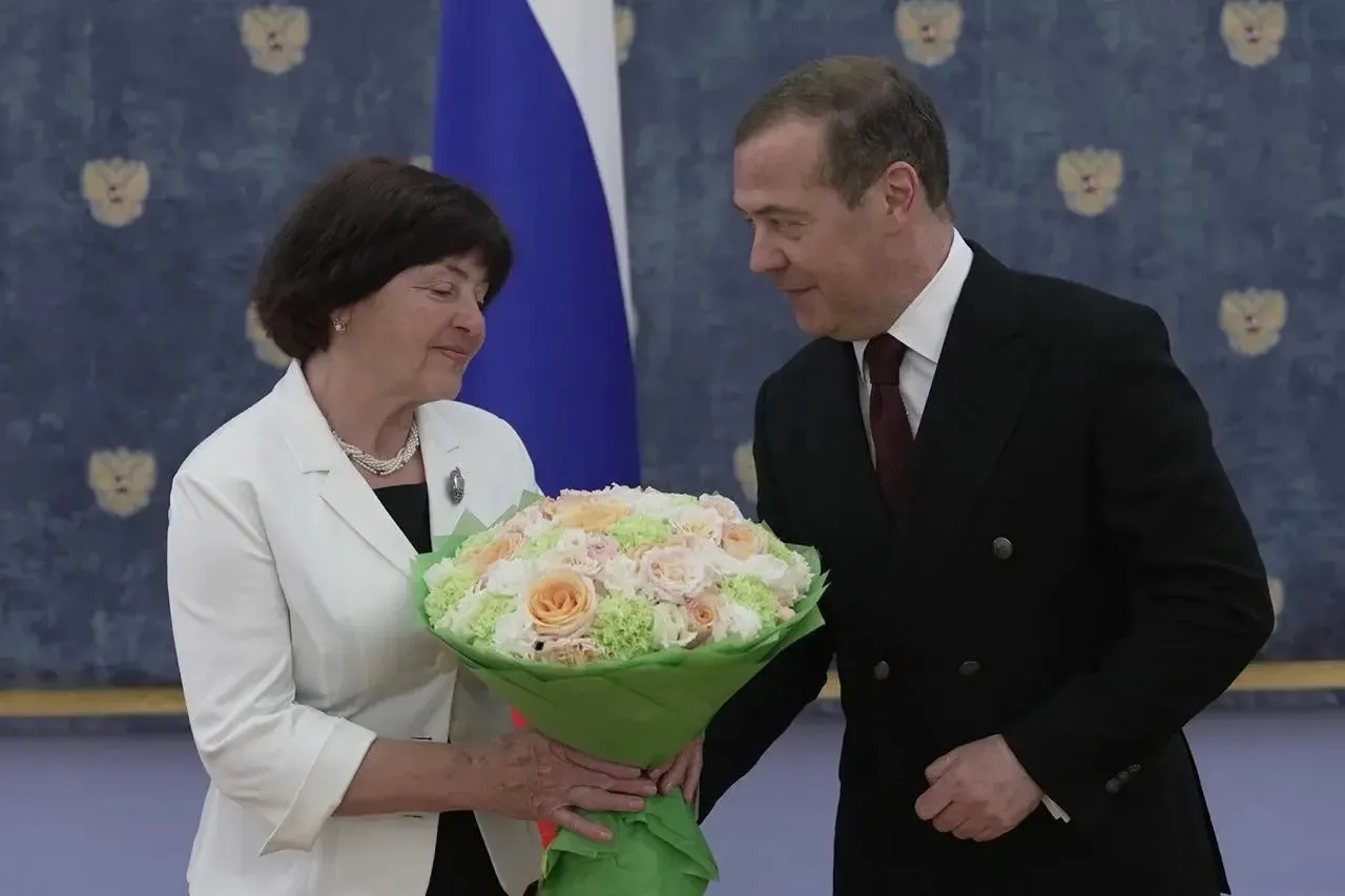 Изображение 1 к публикации «Дмитрий Медведев»
