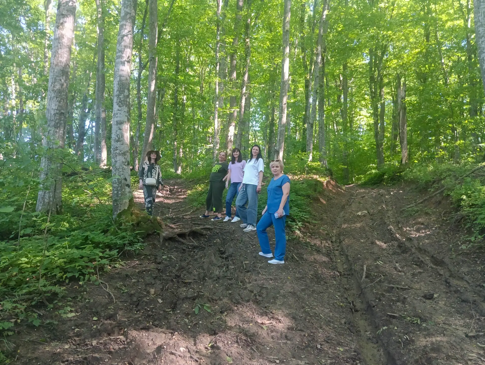 Обсудили экологические проблемы — и сразу перешли к делу 🍃