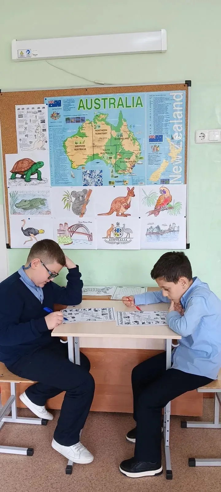 🐨 Неделя английского языка: 2 «А» покоряет Австралию!  Наши маленькие путешественники из корпуса на 
