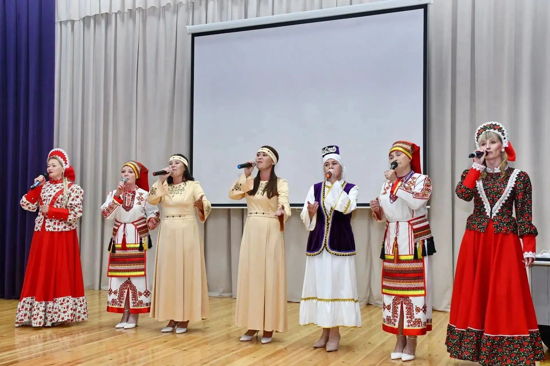 Кзыл Камышта яңартылган авыл клубы ачылды.