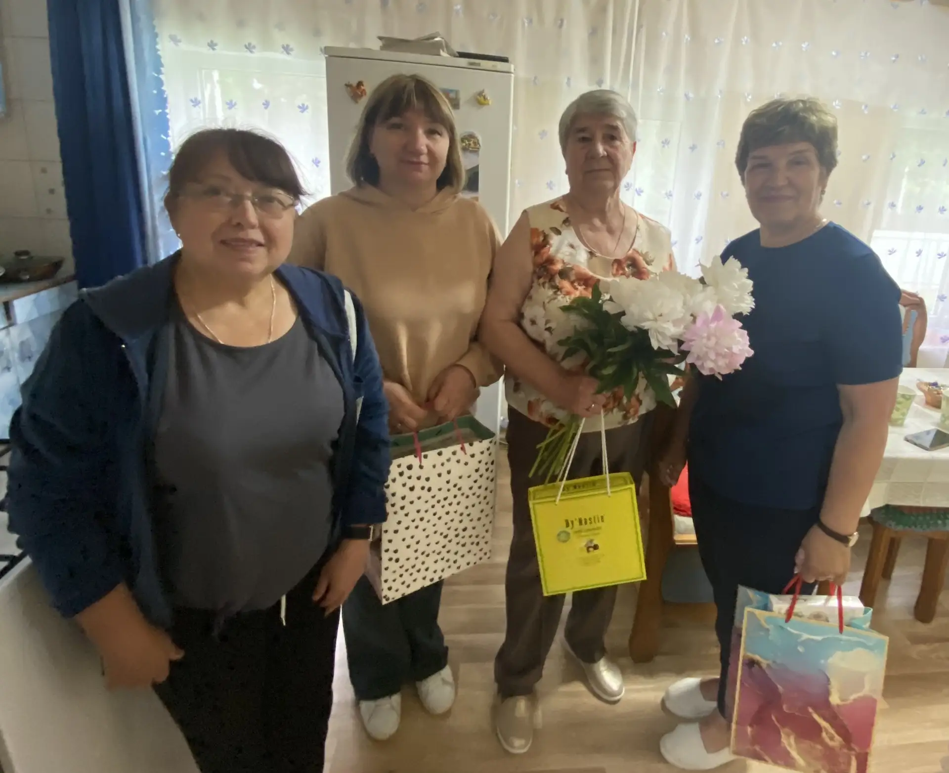 Сегодня ветерану педагогического труда, Гусаковой Нине Александровне — 75!

💐Примите самые искренни