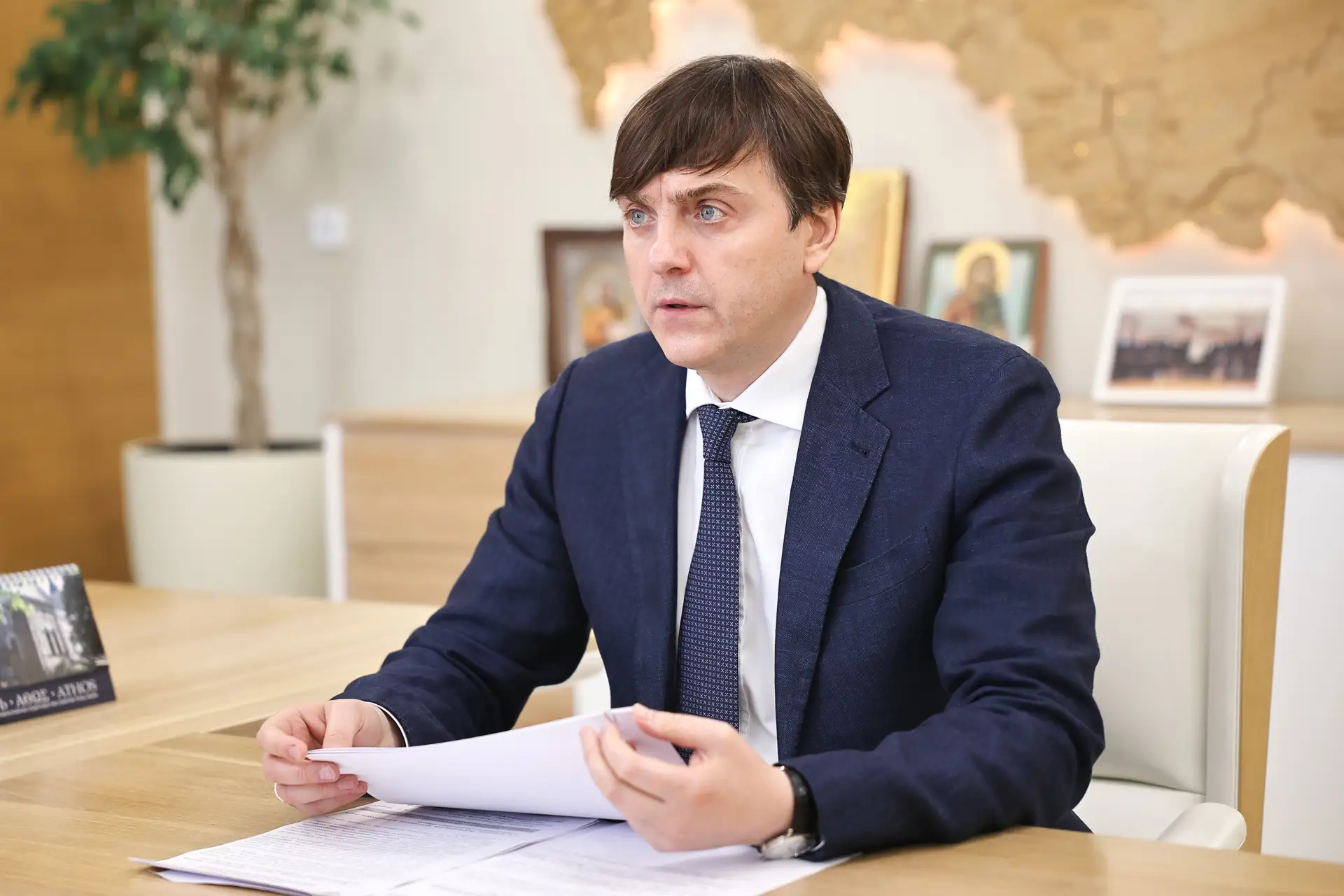 Сергей Кравцов провел рабочую встречу с и. о. Президента Республики Южная Осетия Марато...