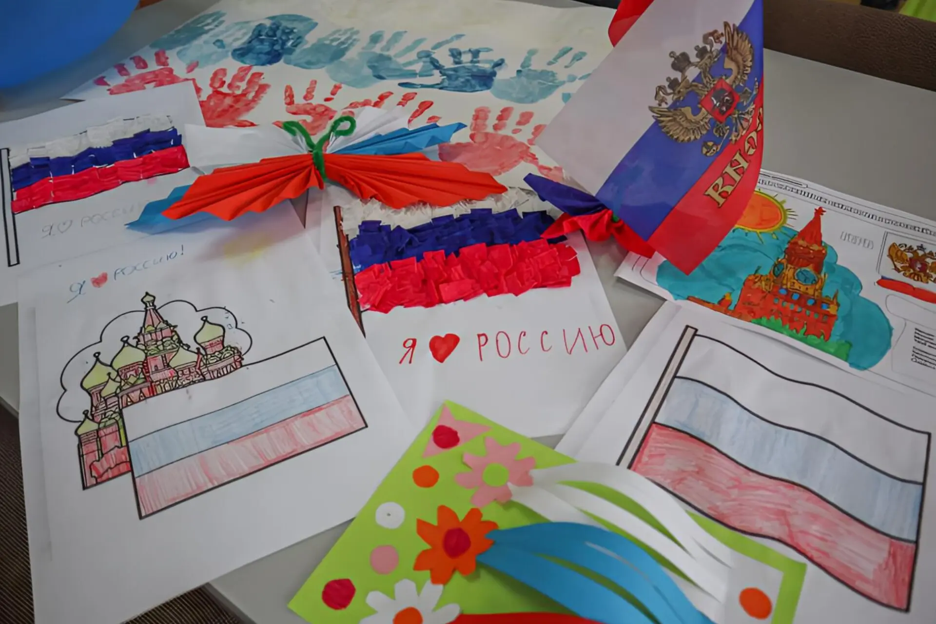 🇷🇺 Завтра мы отмечаем День Государственного флага Российской Федерации!