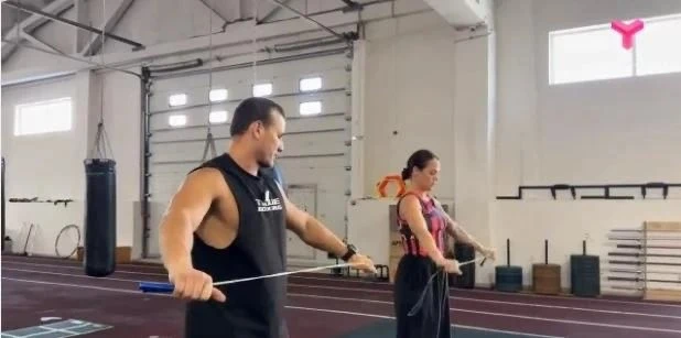 🤸‍♀️Проснулись — потянулись

И начинаем этот день с зарядки, Зина Калугина знакомит с упражнениями,
