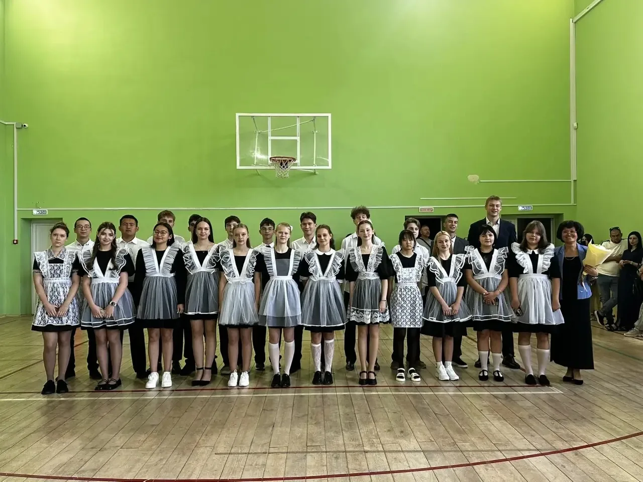 🎊 В школах Гагаринского района прошли торжественные линейки, посвященные Дню знаний