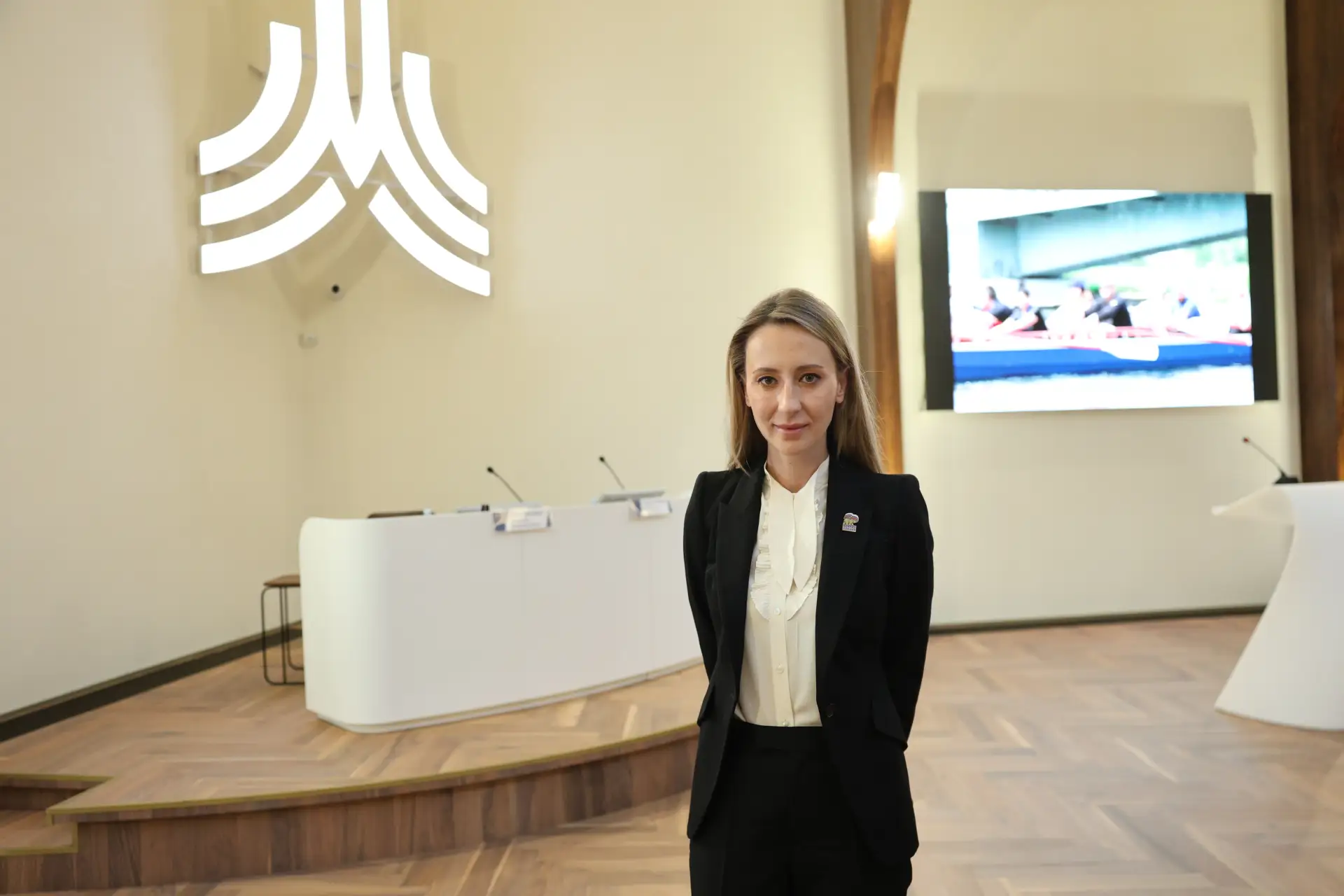 С коллегами по фракции партии «Единая Россия» в Мосгордуме приняли участие в круглом ст...
