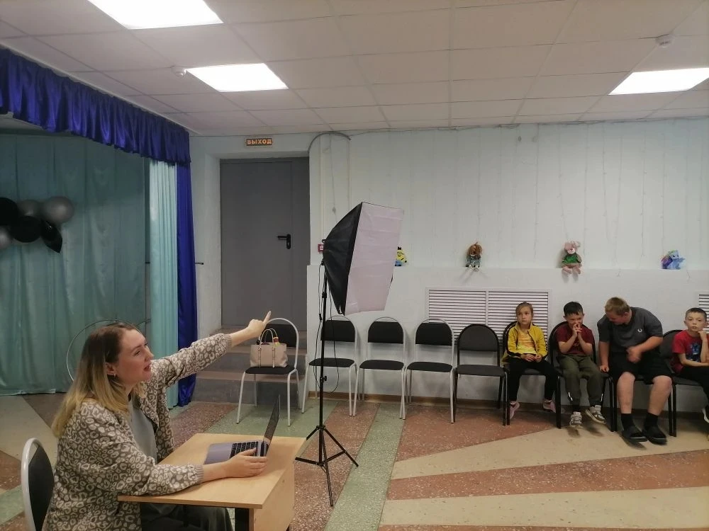 "Молодежь в кадре": юные таланты осваивают искусство создания патриотического контента в Лысых Горах